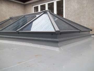 HWL ROOF SYTEM - CURB DETAIL RAL 7012 aluminium skylight wirral or roof lantern in aluminium Wirral- Bespoke aluminium roof lantern light - West Kirby - CH481QX - Near Heswall - Near Chester - near Hoylake - Near Neston. Our Aluminium Powder coated roof lanterns can be found in any RAL colour in either 28mm argon filed double glazing or 44mm argon filed triple glazing. Our Aluminium Roof lanterns can be found on the Wirral in either West Kirby CH48, and Aluminium roof lanterns in Caldy CH48. Aluminium Roof lanterns can also be found in Liverpool in Formby, Crosby, Southport, Nearer to Manchester you can find our Aluminium Roof lanterns in Wilmslow, Alderly Edge and Nutsford. We have installed aluminium roof lanterns in Prestbury near Wilmslow. Aluminium Bi-fold doors have been largely demanded in Tarpoley.